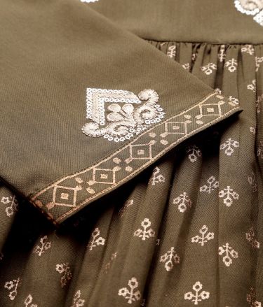 Satrati_Leemboodi_Tasveer_A2084_04