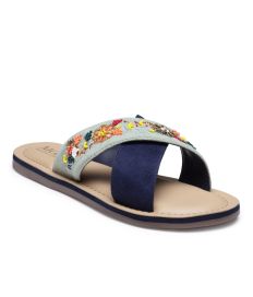 Redtape_Tasveer_A1222_01 2