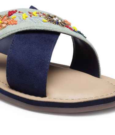 Redtape_Tasveer_A1222_01