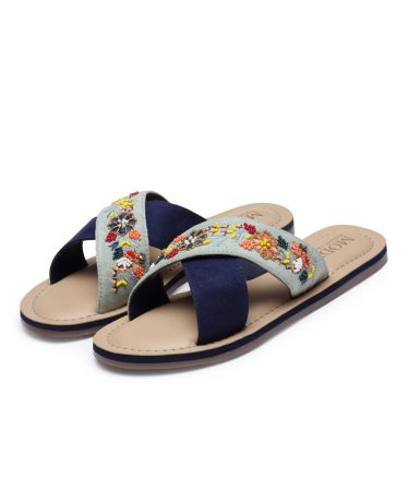 Redtape_Tasveer_A1222_01