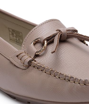 RedTape_Tasveer_A1222_08