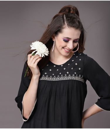 Selvia_Leemboodi_Tasveer_A2286_02