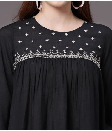 Selvia_Leemboodi_Tasveer_A2286_02